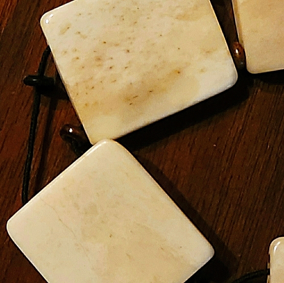 🔴 Carved Bone Bracelet - Picture 7 of 12